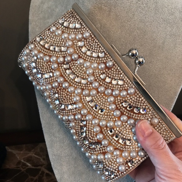 🆕 Gorgeous Rhinestone and Pearl evening clutch. - Picture 8 of 11